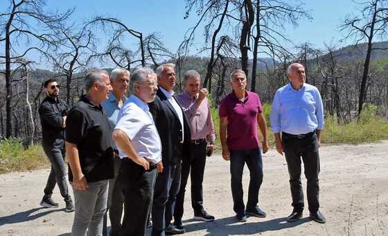 Ο Περιφερειάρχης ΑΜΘ με το πολυάριθμο κυβερνητικό κλιμάκιο.